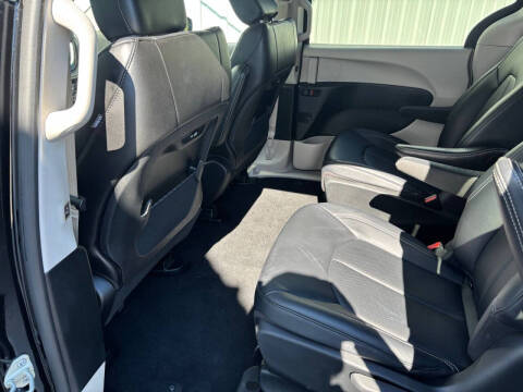 2024 Chrysler Pacifica Plug-In Hybrid Select