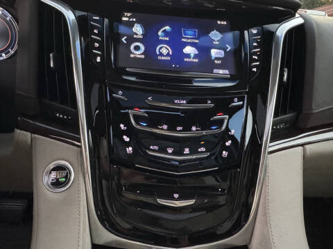 2017 Cadillac Escalade Luxury