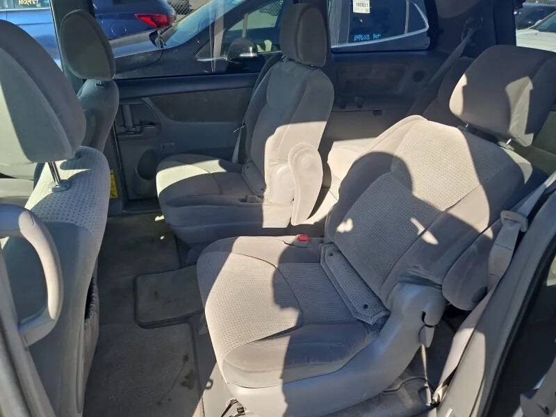 2010 Toyota Sienna LE 7-Passenger