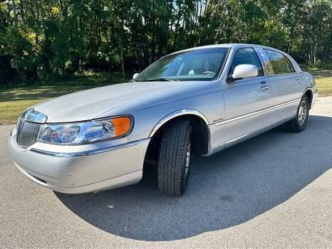 2001 Lincoln Town Car Cartier L
