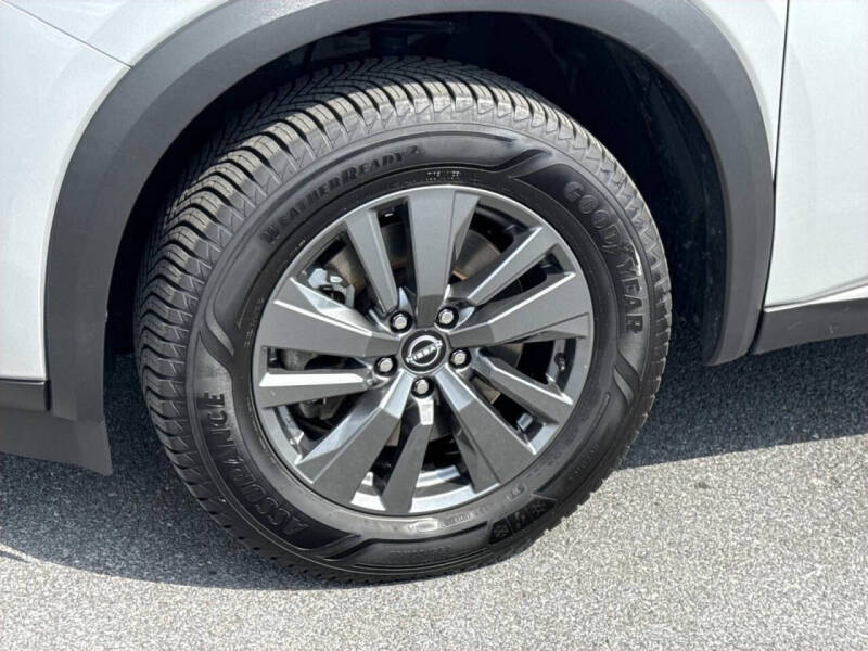 2024 Nissan Pathfinder SV
