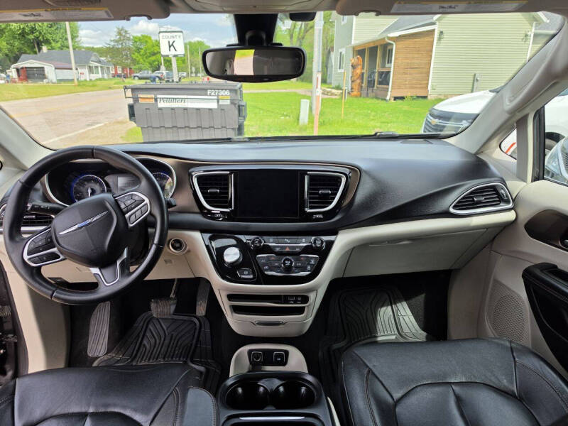2017 Chrysler Pacifica Touring-L