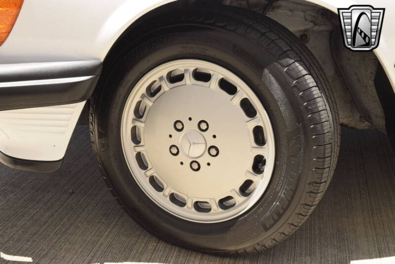 1987 Mercedes-Benz 560-Class 560 SL