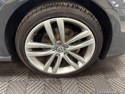 2017 Volkswagen Passat 1.8T R-Line