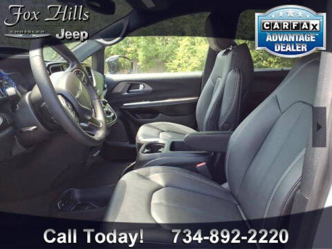 2026 Chrysler Pacifica Select
