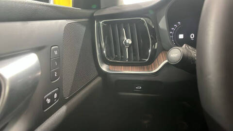 2024 Volvo S60 B5 Plus Dark Theme