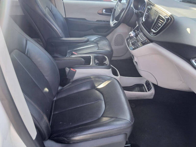 2017 Chrysler Pacifica Touring-L Plus