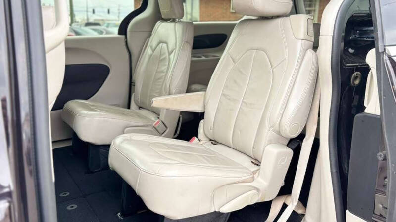 2017 Chrysler Pacifica Touring-L