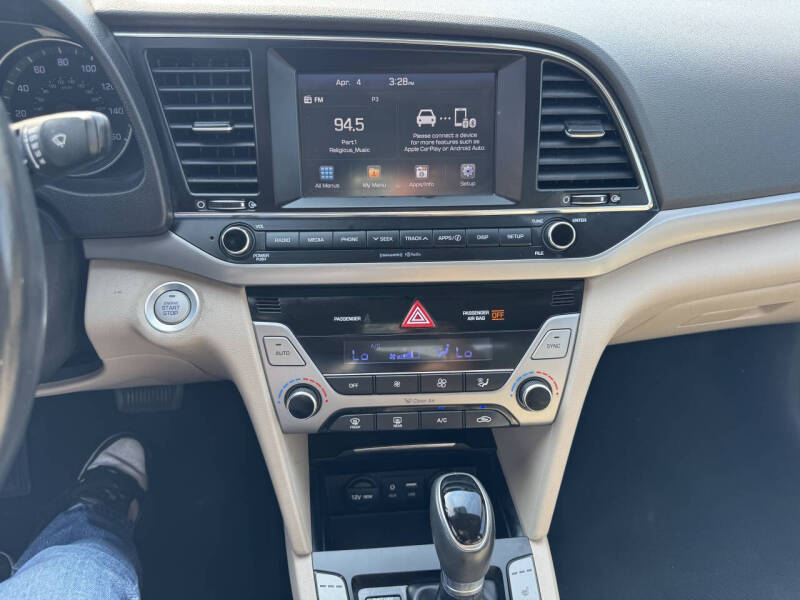 2017 Hyundai Elantra SE