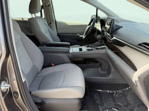 2024 Toyota Sienna LE 8-Passenger