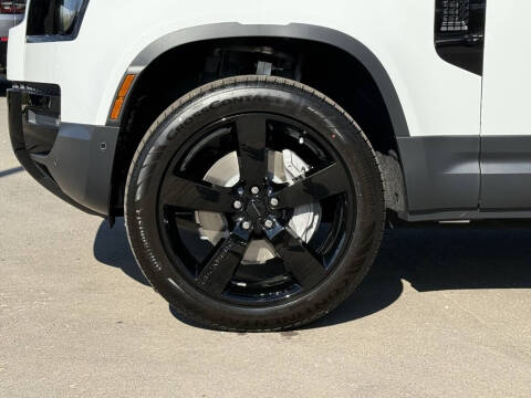 2026 Land Rover Defender 110 P300 S