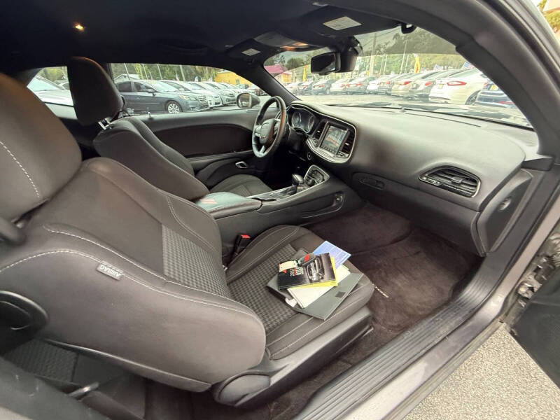 2017 Dodge Challenger SXT