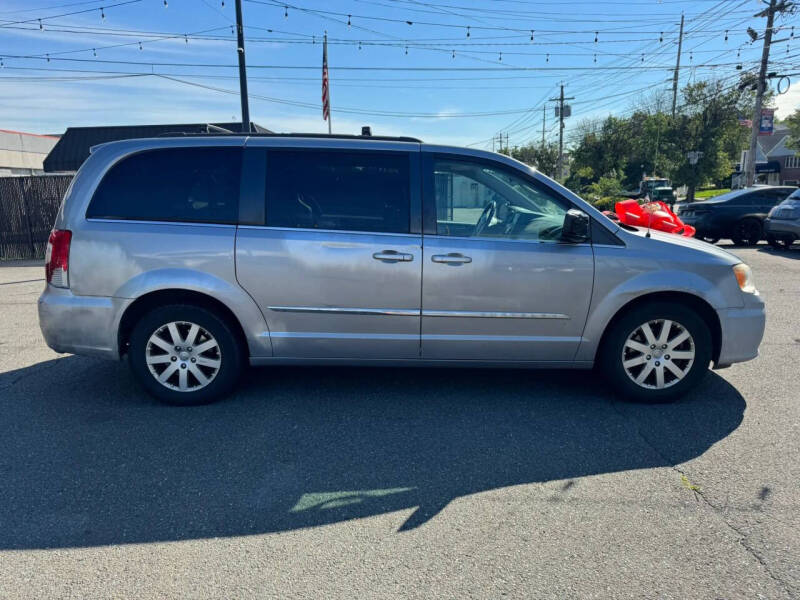 2014 Chrysler Town and Country Touring