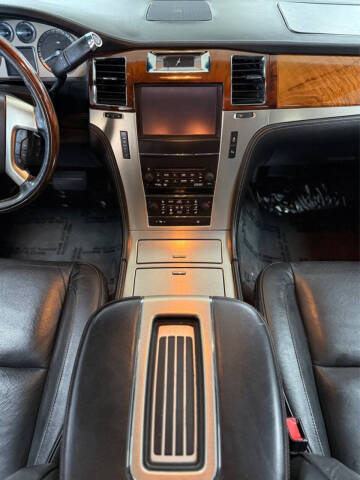 2013 Cadillac Escalade Platinum Edition