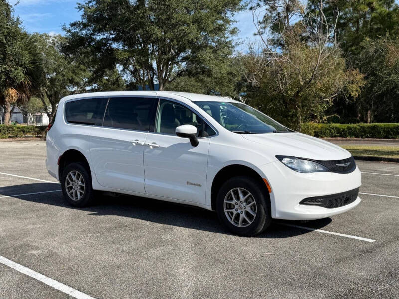 2021 Chrysler Voyager LX