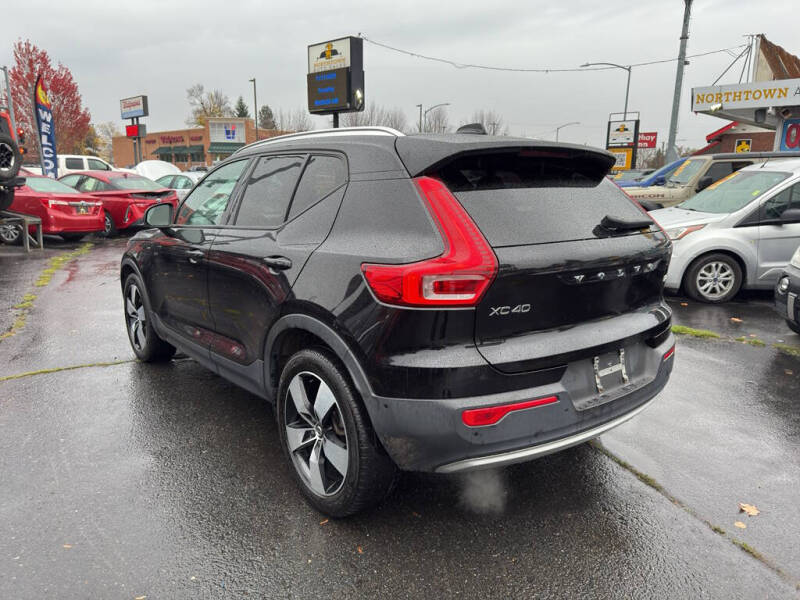 2019 Volvo XC40 T5 Momentum