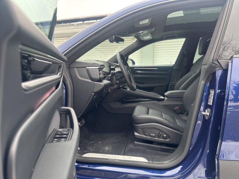 2025 Porsche Macan 4S Electric