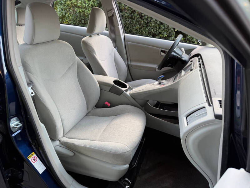 2012 Toyota Prius Two