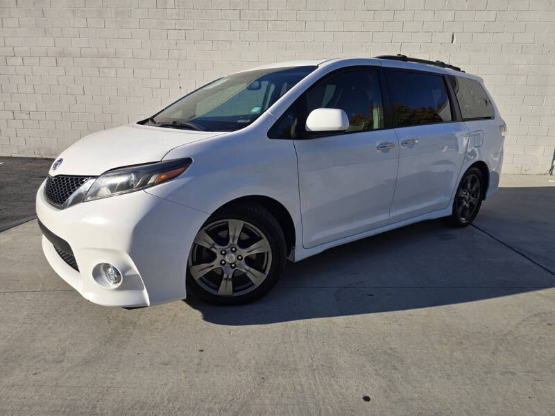 2017 Toyota Sienna SE Premium photo 3