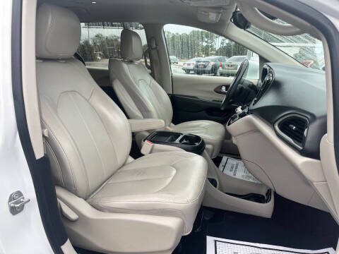 2017 Chrysler Pacifica Touring-L