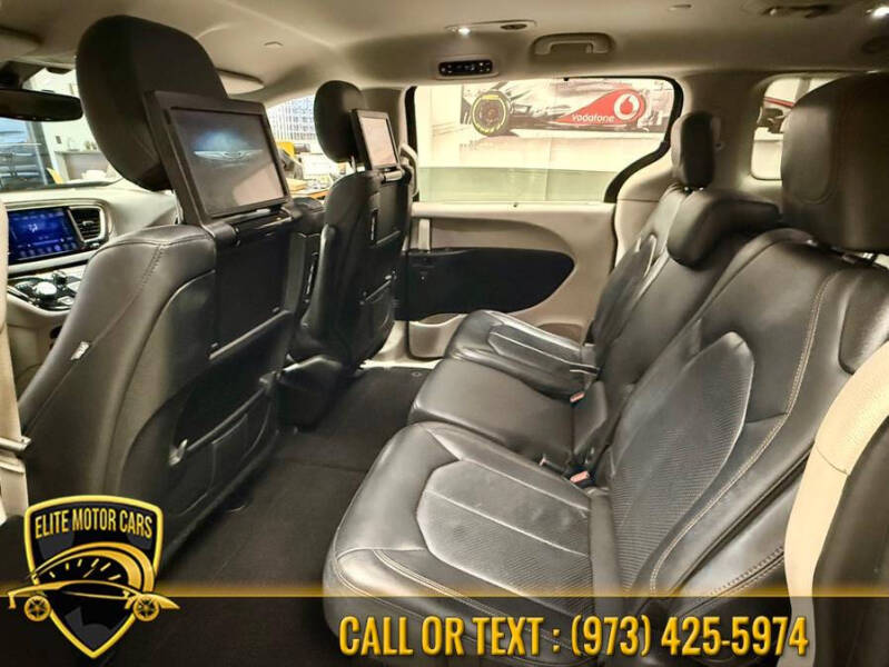 2017 Chrysler Pacifica Touring-L Plus