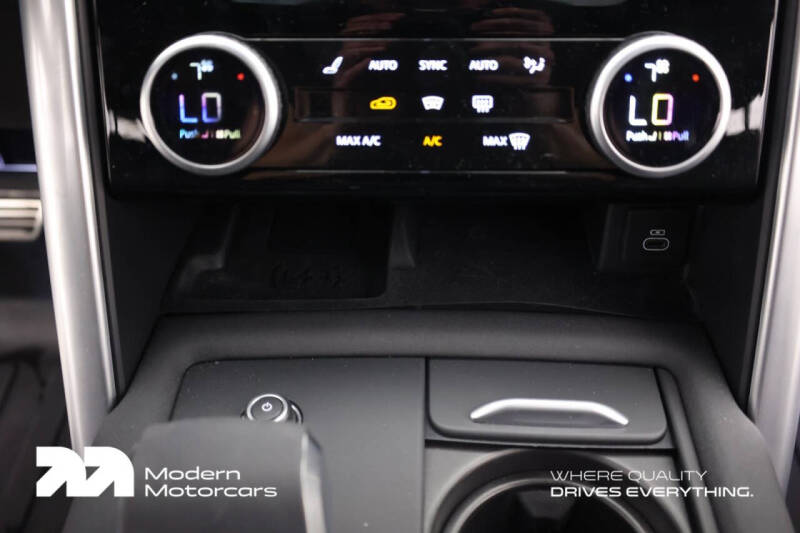 2025 Land Rover Discovery P360 Dynamic SE
