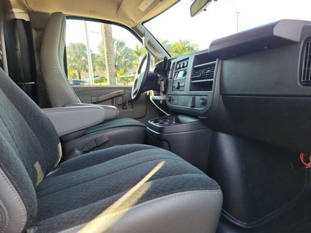 2024 GMC Savana 2500