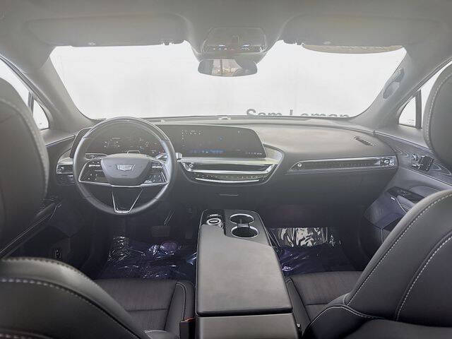 2024 Cadillac LYRIQ Luxury 2