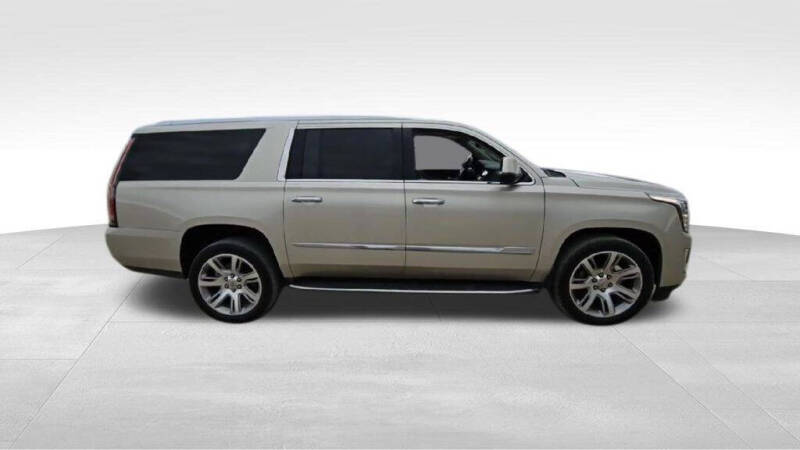 2017 Cadillac Escalade ESV Luxury