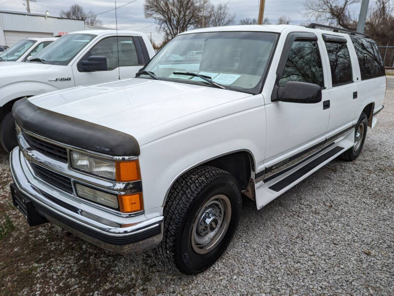 1999 Chevrolet Suburban for sale at AUTO PROS SALES AND SERVICE in Belleville IL