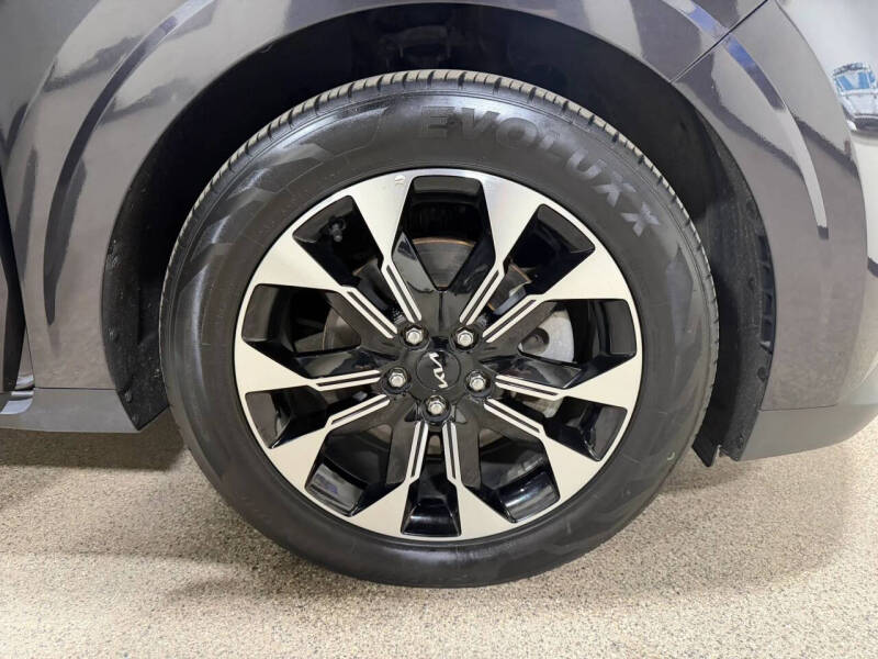 2023 Kia Carnival EX