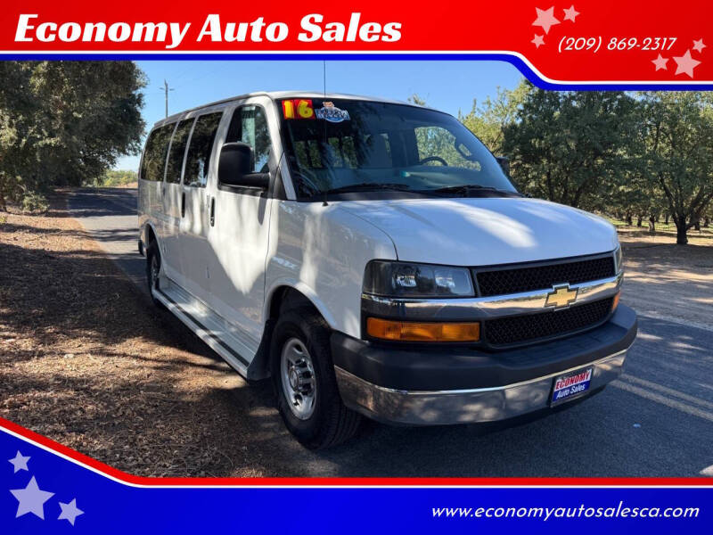 2016 Chevrolet Express Passenger LS's photo