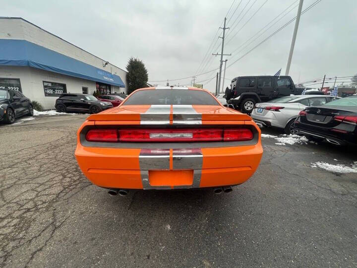 2012 Dodge Challenger SXT Plus