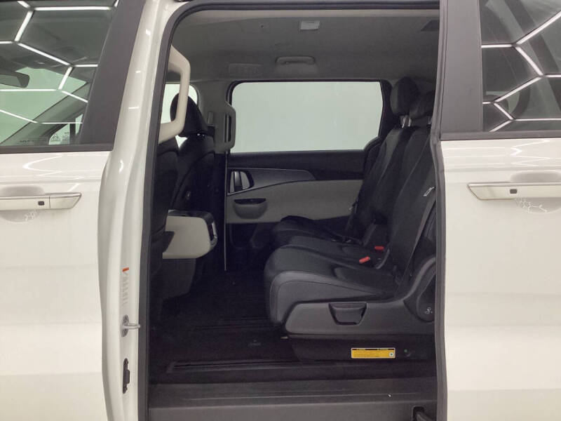 2023 Kia Carnival LX