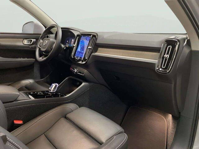 2025 Volvo XC40 B5 Plus Bright Theme