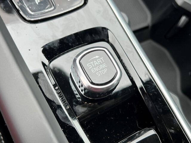 2026 Volvo XC60 B5 Ultra Black Edition