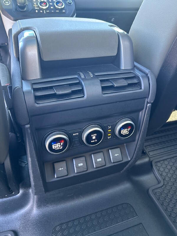 2020 Land Rover Defender 110 SE