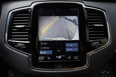 2017 Volvo XC90 T6 Momentum