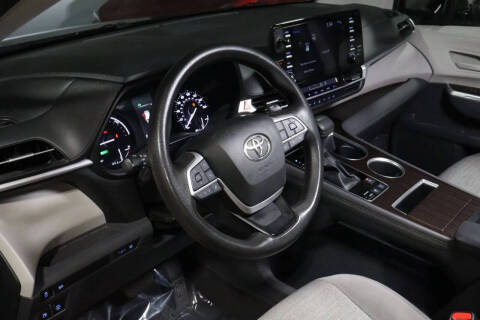 2021 Toyota Sienna LE 8-Passenger