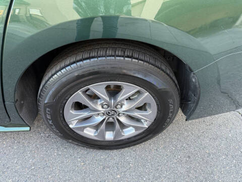 2024 Toyota Sienna LE 8-Passenger