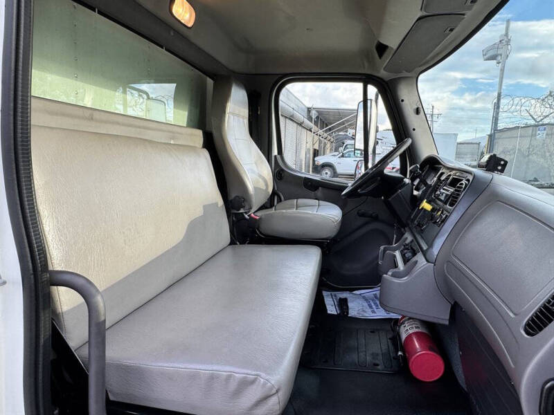 2016 Freightliner M2 106