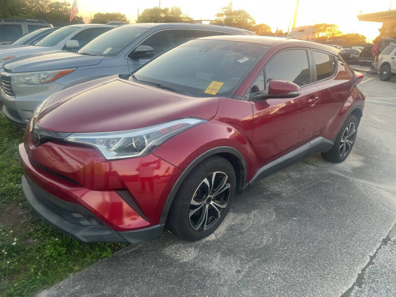 2019 Toyota C-HR LE's photo