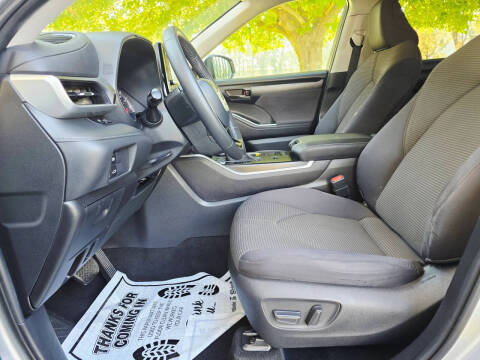 2020 Toyota Highlander LE