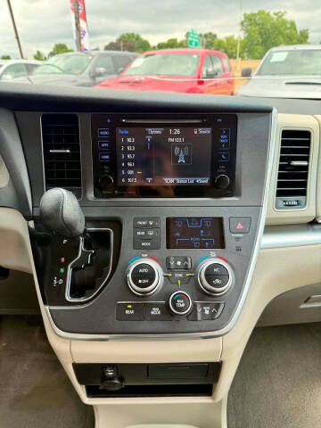 2016 Toyota Sienna LE 8-Passenger