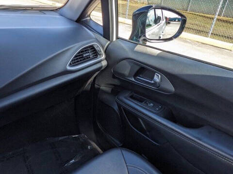 2025 Chrysler Voyager LX