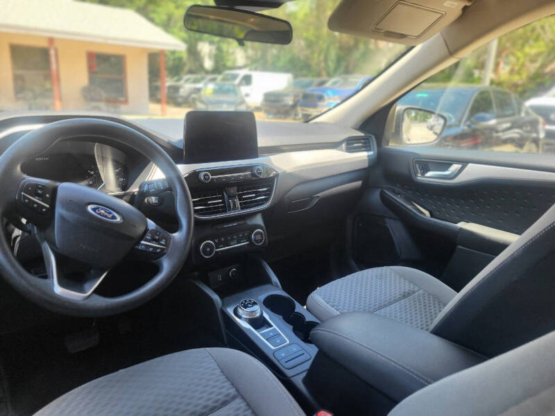 2020 Ford Escape SE