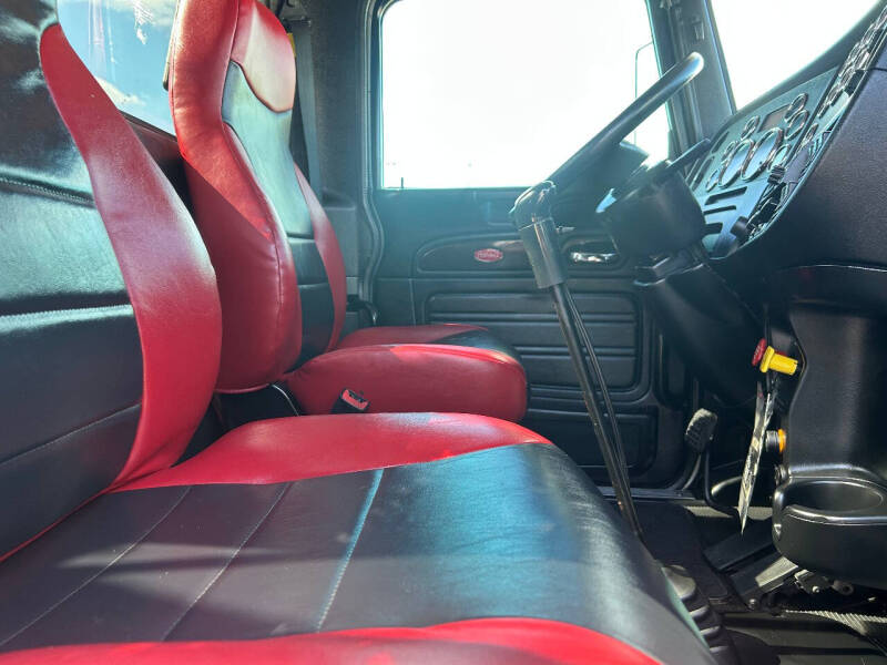 2017 Peterbilt 389