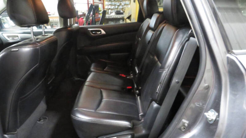 2019 Nissan Pathfinder SL