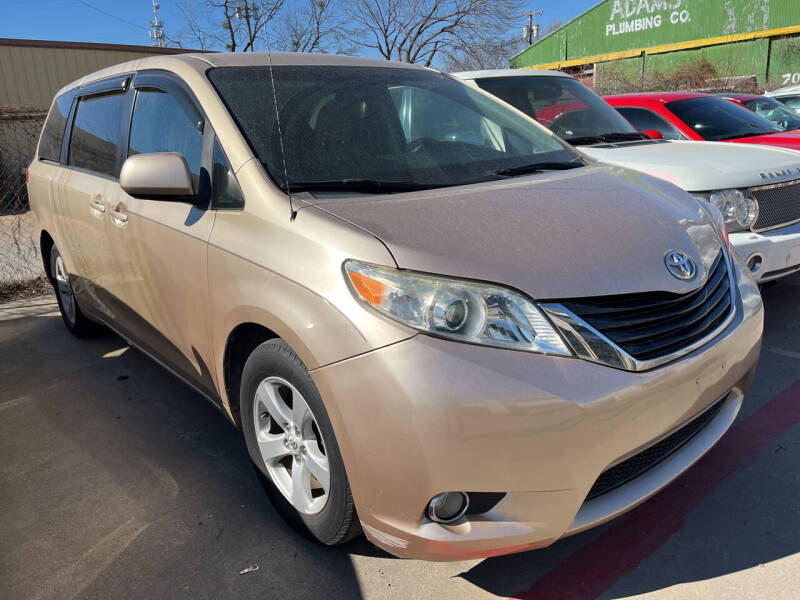 2011 Toyota Sienna for sale at Auto Access in Irving TX
