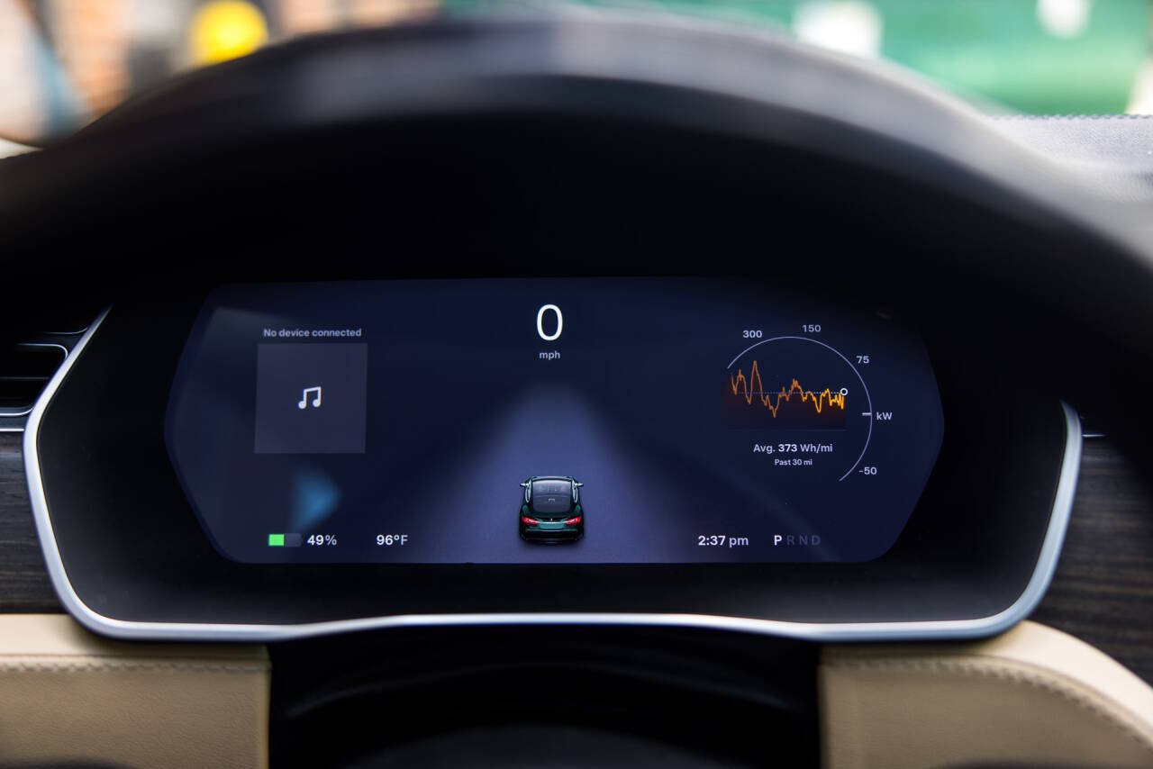 2014 Tesla Model S 19